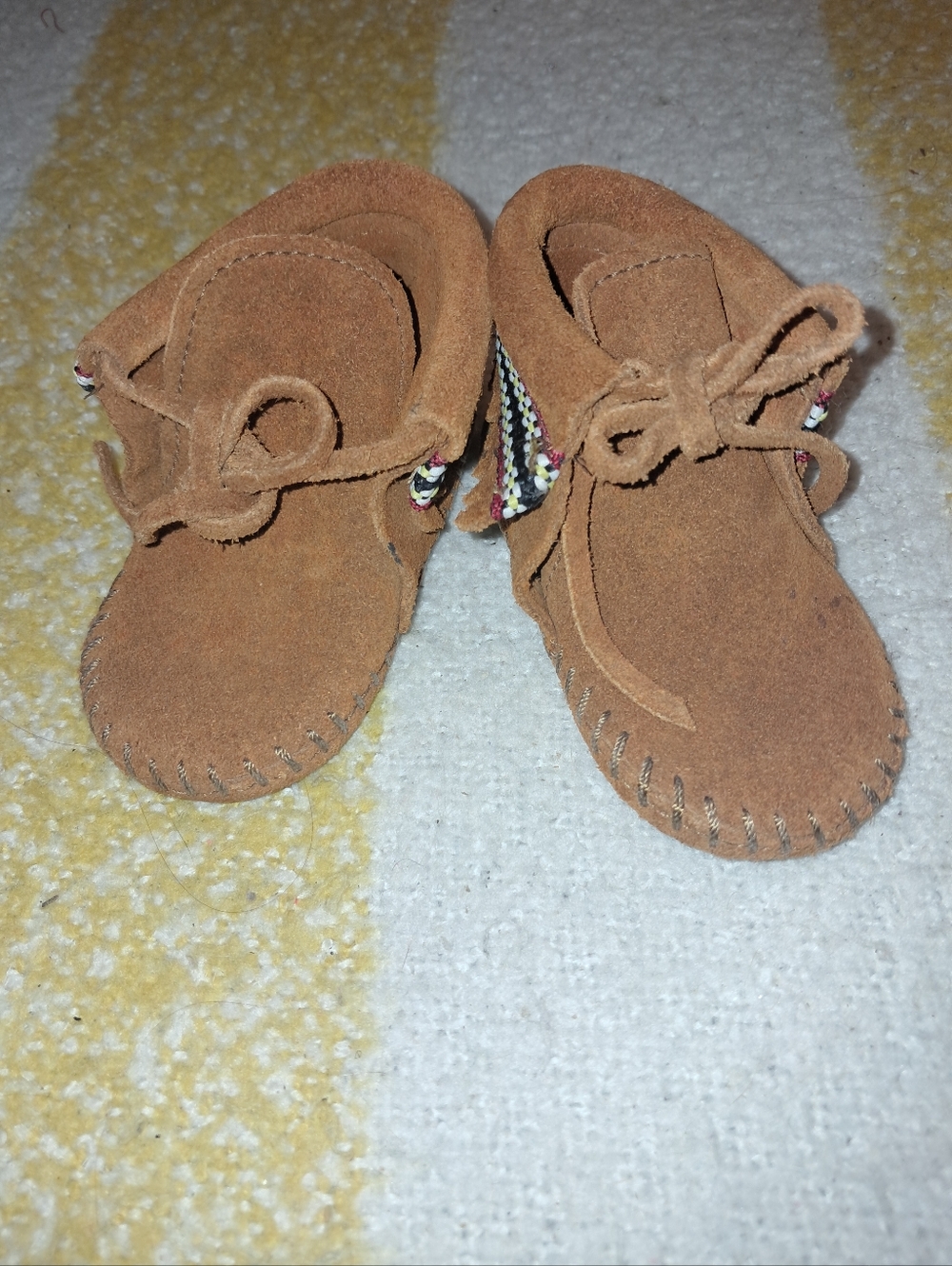 Minnetonka brand Little kids size 3 baby leather moccasins shoe